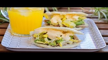 Arepas de pollo y aguacate con salsa ranchera casera I sin lactosa