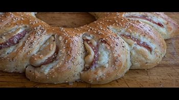 Corona de pan rellena de jamón york y queso I sinlactosa