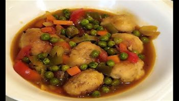 ALBÓNDIGAS DE PECHUGA DE POLLO A LA JARDINERA