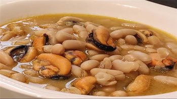 Alubias con verduras y mejillones