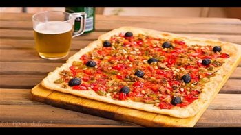Coca de tomate y pimiento receta típica valenciana