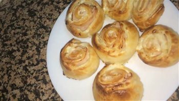 Rollo de hojaldre de jamon y queso