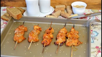 BROCHETAS DE POLLO CON SALSA TERIYAKI