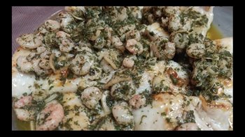 MERLUZA CON GAMBAS AL AJILLO