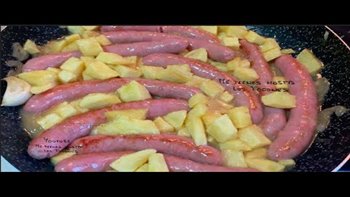 COMO HACER SALCHICHAS CON PATATAS, Receta fácil y con un sabor especial.