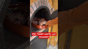 Cordero asado en horno de leña