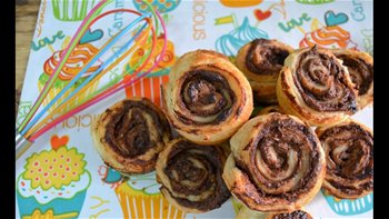 ROLLITOS DE HOJALDRE CON NUTELLA (POSTRE CON 2 INGREDIENTES)