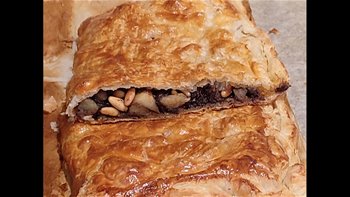 Cómo hacer empanada de morcilla, manzana y piñones, al estilo de Mariaje