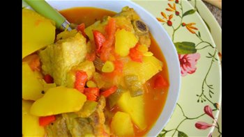 ESTOFADO DE PATATAS Y COSTILLA
