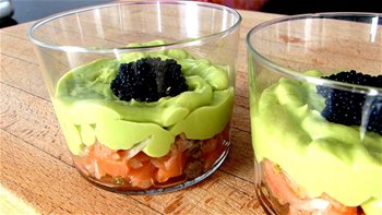 VASITOS DE SALMON Y AGUACATE