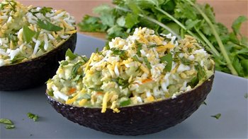 Aguacates rellenos de ATUN una receta con AGUACATE deliciosa