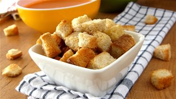 Cómo hacer CRUTONES (Picatostes de Pan)