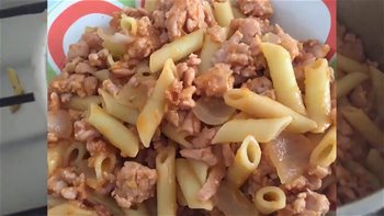 Desayuno mi Café favorito y macarrones con carne para comer