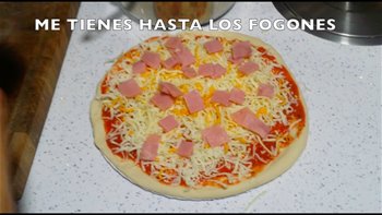 COMO HACER PIZZA CASERA DE JAMON Y QUESO (horno de leña)