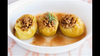 Manzanas ?? asadas al microondas con nueces y miel