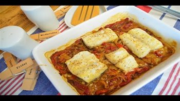 Bacalao con cebolla y pimientos asados caramelizados