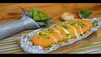 PAN DE AJO CON QUESO / GARLIC BREAD WITH CHEESE / CROCKPOT