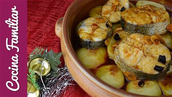 Receta de merluza a la gallega con pimentón de La Vera. Recetas para Navidad
