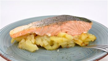 Salmón al horno con patatas a lo pobre By #JavierRomero