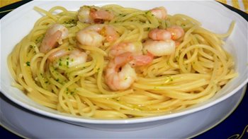 Espaguetis con gambas al ajillo. Recetas para dieta