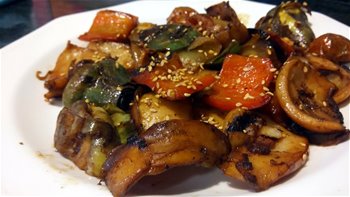 Cocinar calamares o sepias, con verduras, al estilo de Mariaje