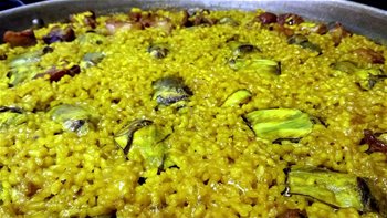 Cómo hacer arroz con costillas y alcachofas, al estilo de Mariaje