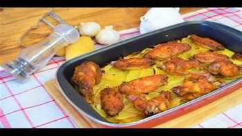 ALITAS DE POLLO CON PATATAS AL HORNO